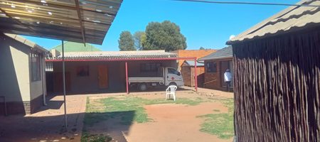 4 BEDROOM FAMILY HOME FOR SALE IN RHODESFIELD, KEMPTON PARK – WITH INCOME-GENERATING COTTAGE, POOL & LAPA 1000408052
