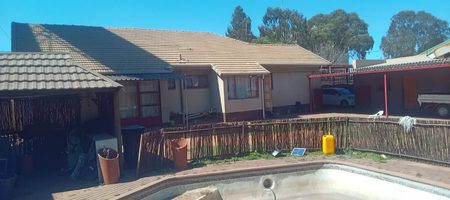 4 BEDROOM FAMILY HOME FOR SALE IN RHODESFIELD, KEMPTON PARK – WITH INCOME-GENERATING COTTAGE, POOL & LAPA 1000408072
