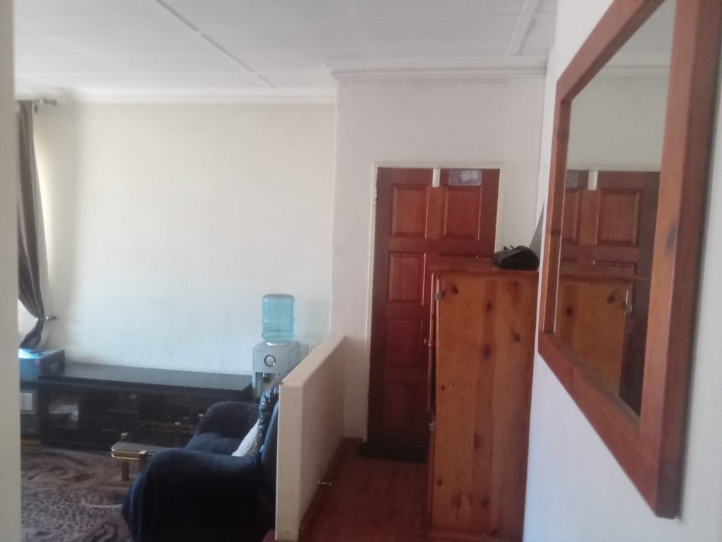 4 BEDROOM FAMILY HOME FOR SALE IN RHODESFIELD, KEMPTON PARK – WITH INCOME-GENERATING COTTAGE, POOL & LAPA 1000408091
