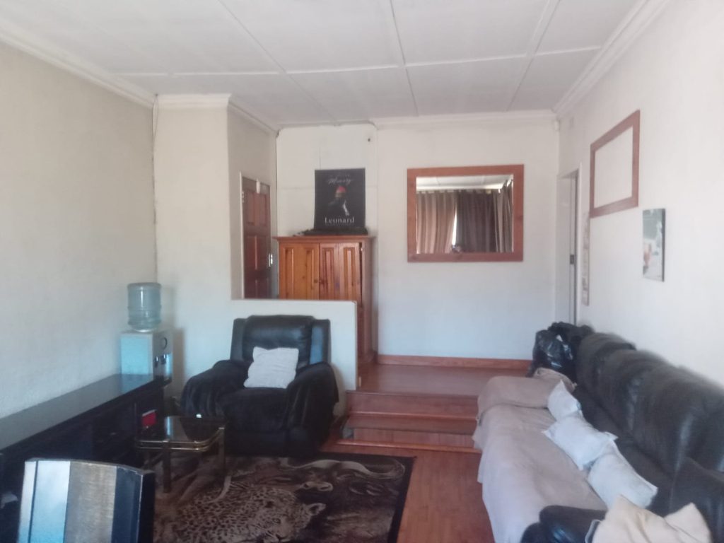 4 BEDROOM FAMILY HOME FOR SALE IN RHODESFIELD, KEMPTON PARK – WITH INCOME-GENERATING COTTAGE, POOL & LAPA 1000408099