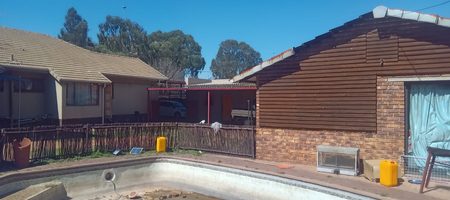 4 BEDROOM FAMILY HOME FOR SALE IN RHODESFIELD, KEMPTON PARK – WITH INCOME-GENERATING COTTAGE, POOL & LAPA 1000408102
