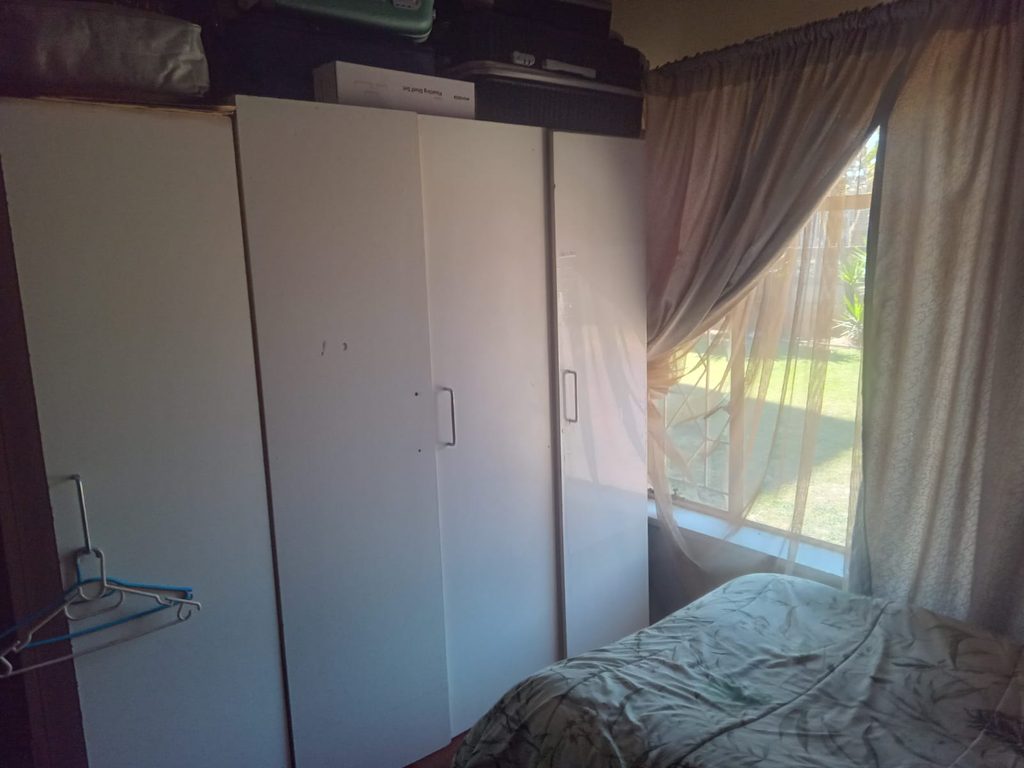 4 BEDROOM FAMILY HOME FOR SALE IN RHODESFIELD, KEMPTON PARK – WITH INCOME-GENERATING COTTAGE, POOL & LAPA 1000408111