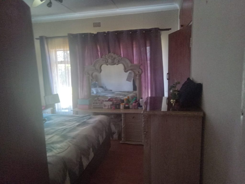 4 BEDROOM FAMILY HOME FOR SALE IN RHODESFIELD, KEMPTON PARK – WITH INCOME-GENERATING COTTAGE, POOL & LAPA 1000408118