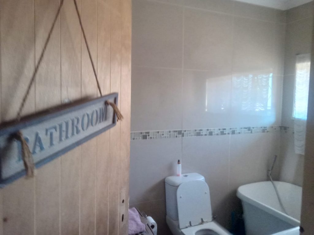4 BEDROOM FAMILY HOME FOR SALE IN RHODESFIELD, KEMPTON PARK – WITH INCOME-GENERATING COTTAGE, POOL & LAPA 1000408124