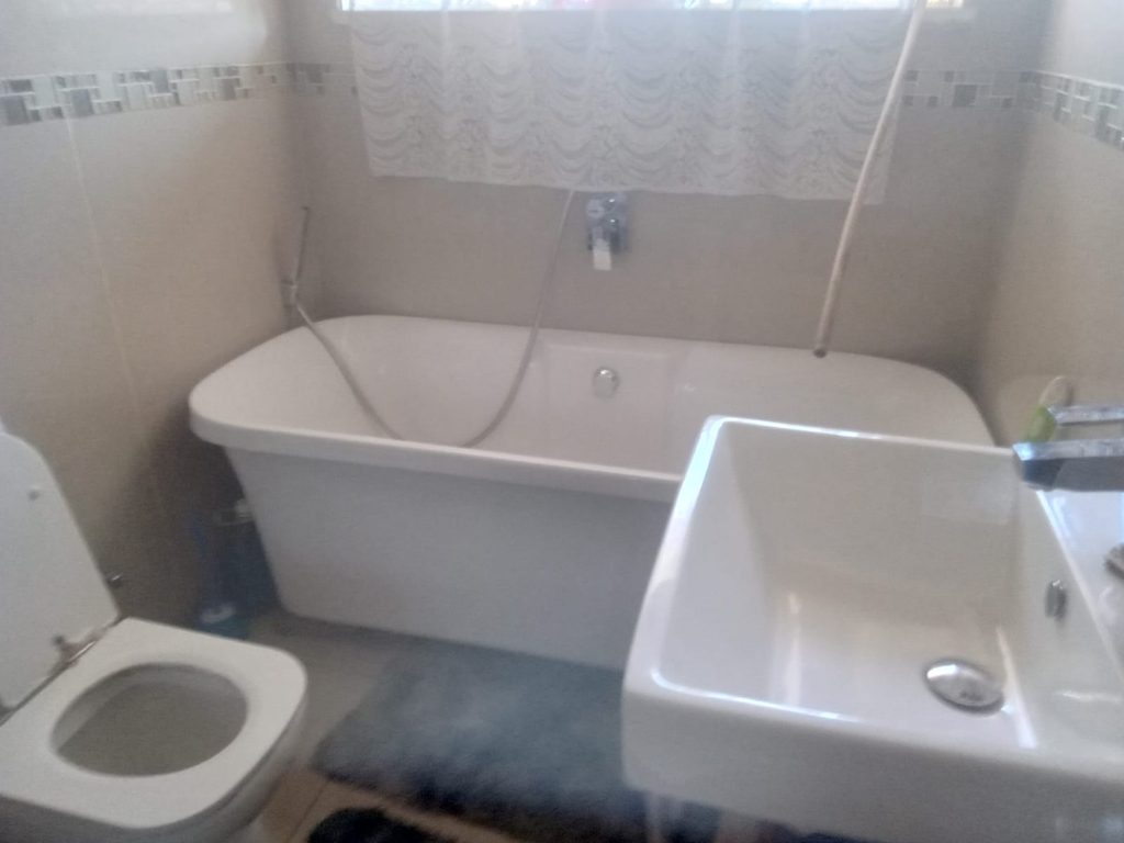 4 BEDROOM FAMILY HOME FOR SALE IN RHODESFIELD, KEMPTON PARK – WITH INCOME-GENERATING COTTAGE, POOL & LAPA 1000408126