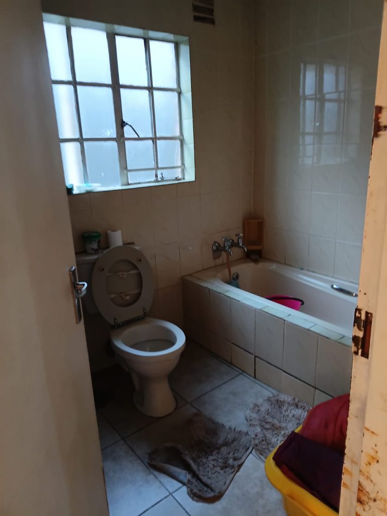 STUNNING 4-BEDROOM FAMILY HOME FOR SALE | NORKEM PARK | R1,360,000 1000421953