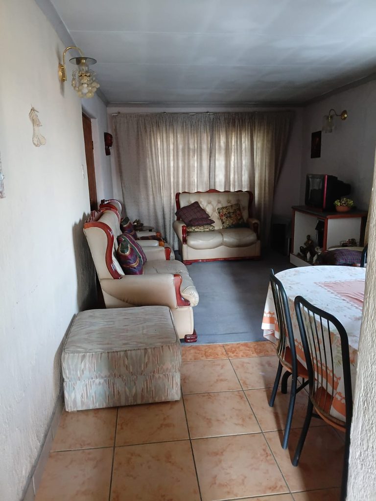 STUNNING 4-BEDROOM FAMILY HOME FOR SALE | NORKEM PARK | R1,360,000 1000421956