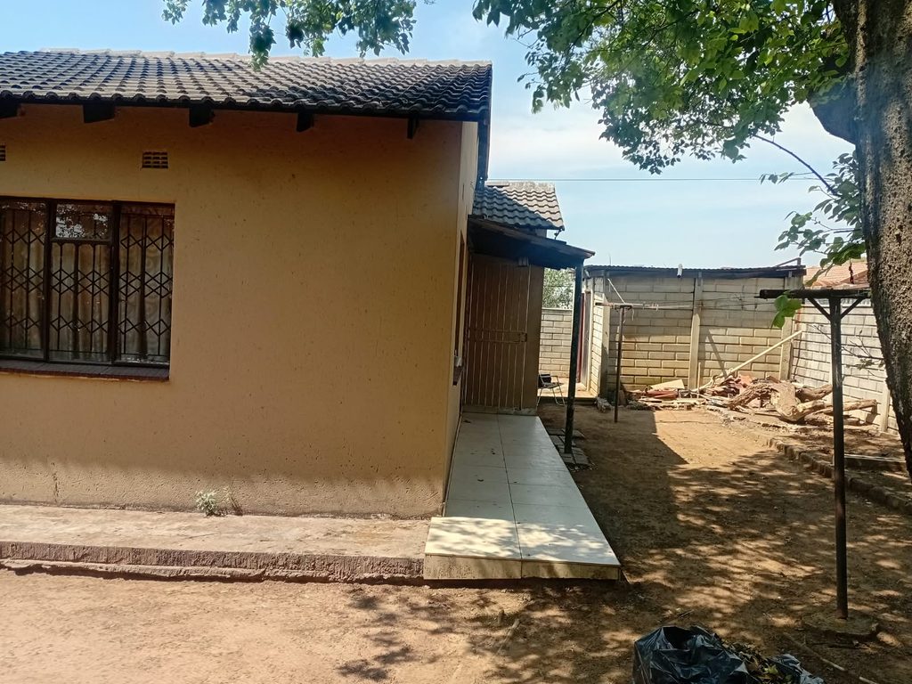 STUNNING 4-BEDROOM FAMILY HOME FOR SALE | NORKEM PARK | R1,360,000 1000421970