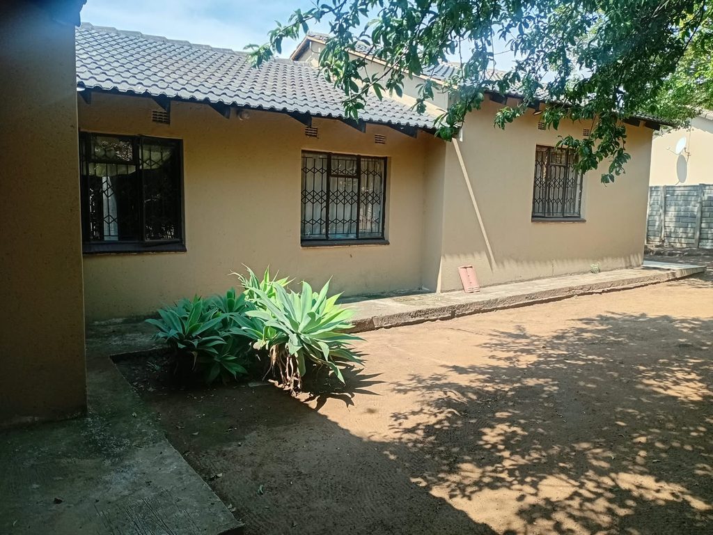STUNNING 4-BEDROOM FAMILY HOME FOR SALE | NORKEM PARK | R1,360,000 1000421974