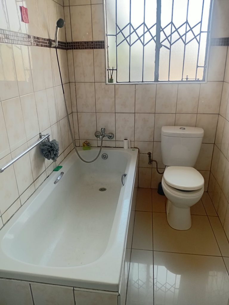 STUNNING 4-BEDROOM FAMILY HOME FOR SALE | NORKEM PARK | R1,360,000 1000421977