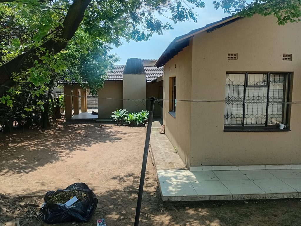 STUNNING 4-BEDROOM FAMILY HOME FOR SALE | NORKEM PARK | R1,360,000 1000421983