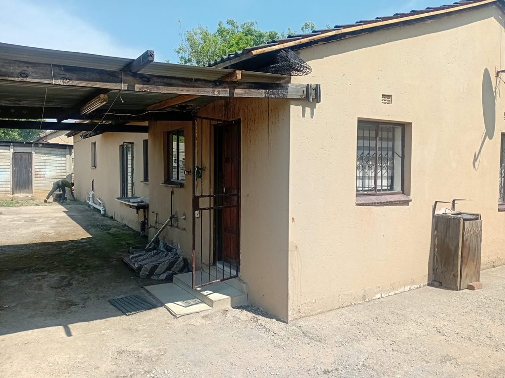 STUNNING 4-BEDROOM FAMILY HOME FOR SALE | NORKEM PARK | R1,360,000 1000421986