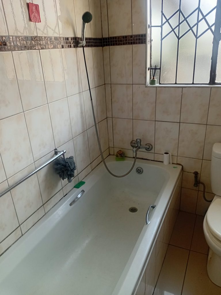 STUNNING 4-BEDROOM FAMILY HOME FOR SALE | NORKEM PARK | R1,360,000 1000422013