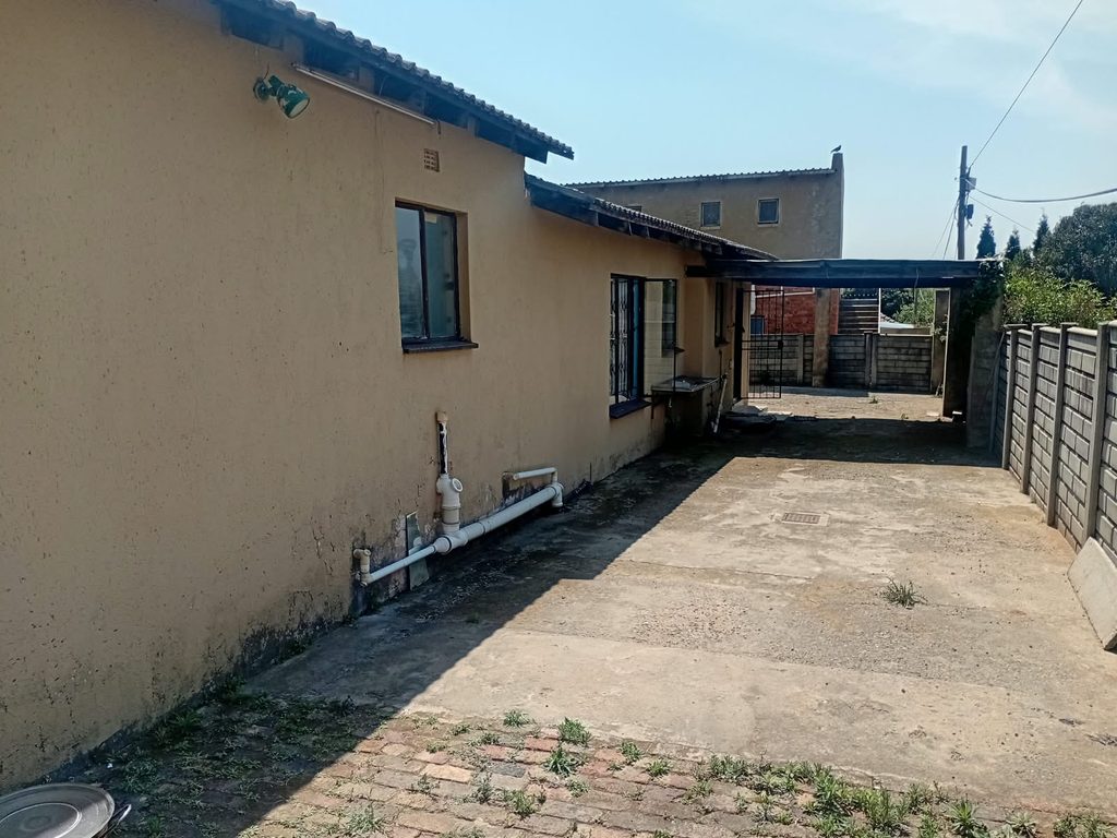 STUNNING 4-BEDROOM FAMILY HOME FOR SALE | NORKEM PARK | R1,360,000 1000422016