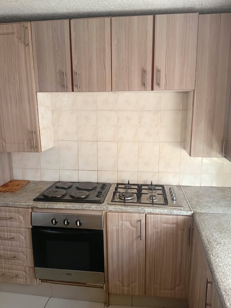 STUNNING 4-BEDROOM FAMILY HOME FOR SALE | NORKEM PARK | R1,360,000 1000422022