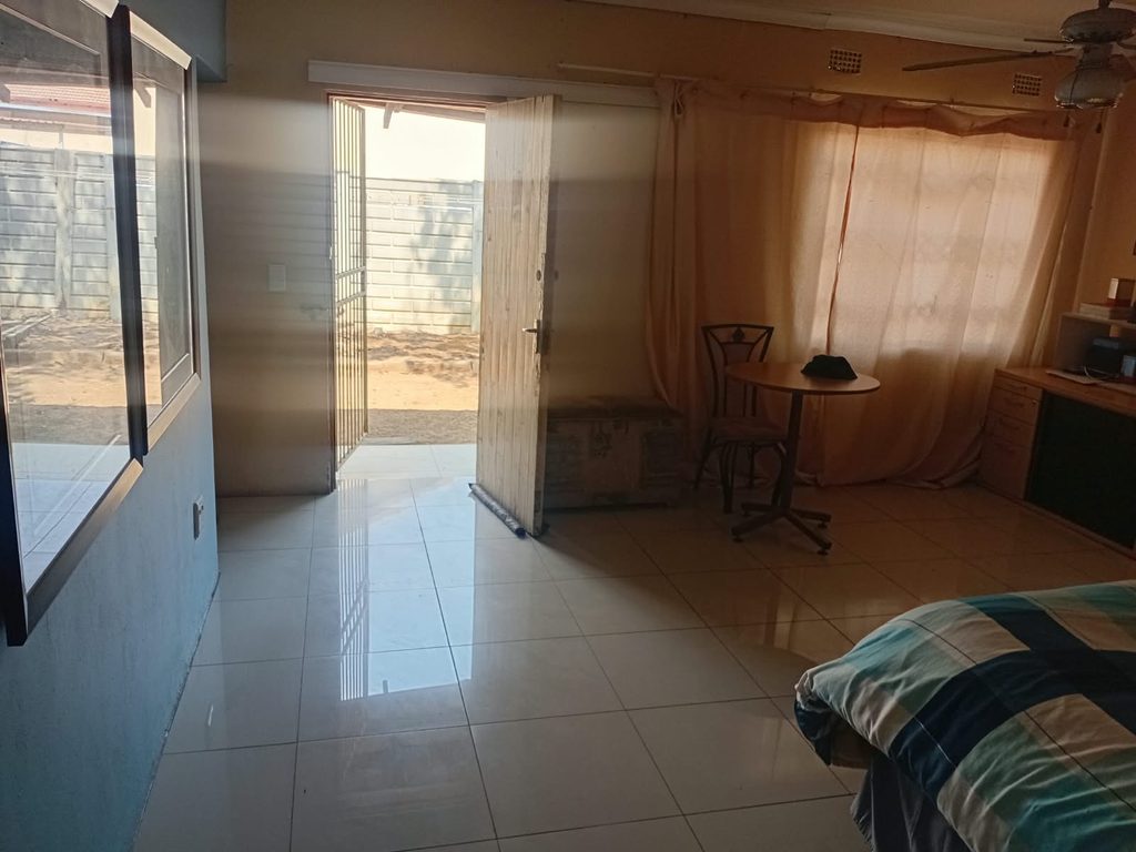 STUNNING 4-BEDROOM FAMILY HOME FOR SALE | NORKEM PARK | R1,360,000 1000422025