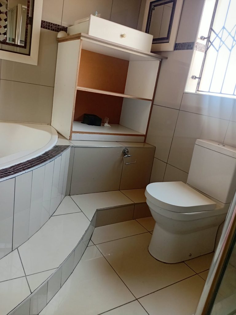 STUNNING 4-BEDROOM FAMILY HOME FOR SALE | NORKEM PARK | R1,360,000 1000422028