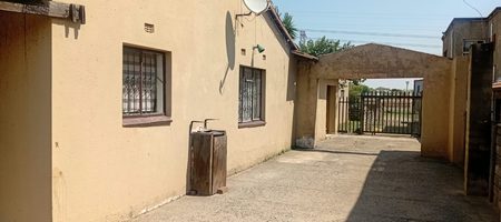 STUNNING 4-BEDROOM FAMILY HOME FOR SALE | NORKEM PARK | R1,360,000 1000422031