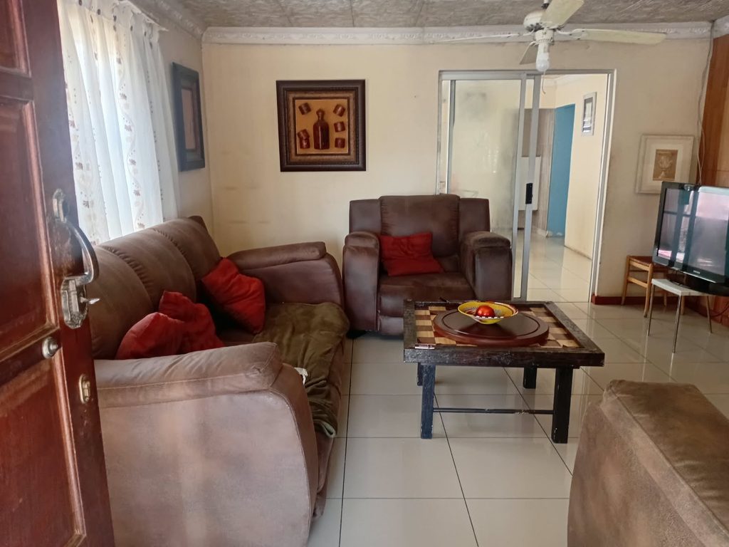 STUNNING 4-BEDROOM FAMILY HOME FOR SALE | NORKEM PARK | R1,360,000 1000422034