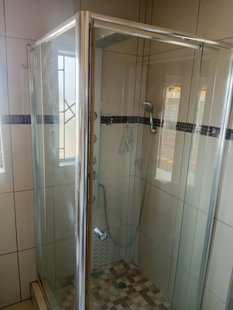 STUNNING 4-BEDROOM FAMILY HOME FOR SALE | NORKEM PARK | R1,360,000 1000422054