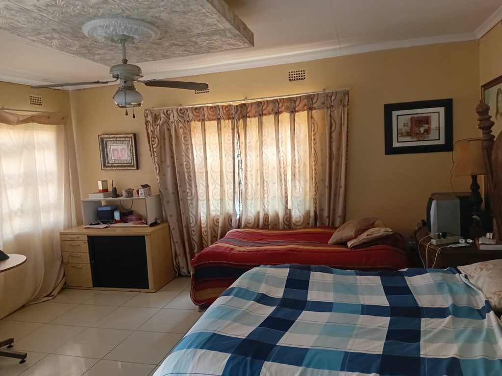 STUNNING 4-BEDROOM FAMILY HOME FOR SALE | NORKEM PARK | R1,360,000 1000422062