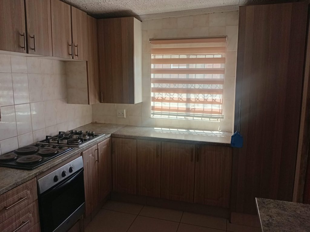 STUNNING 4-BEDROOM FAMILY HOME FOR SALE | NORKEM PARK | R1,360,000 1000422068
