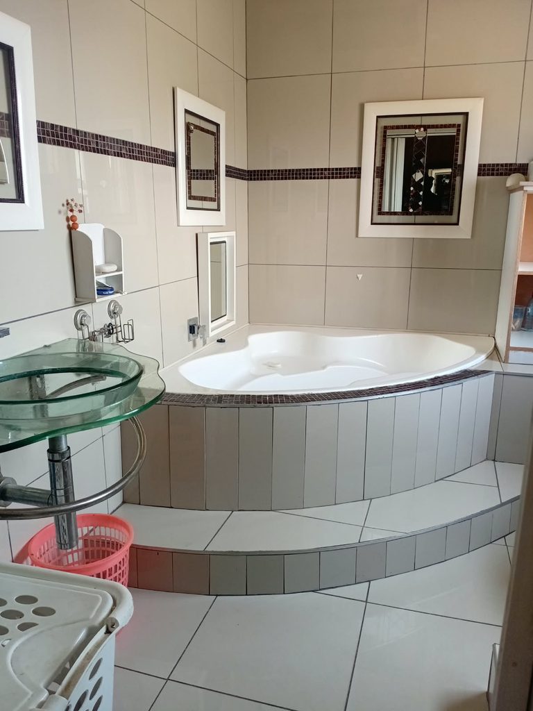 STUNNING 4-BEDROOM FAMILY HOME FOR SALE | NORKEM PARK | R1,360,000 1000422074