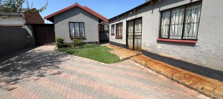 3-BEDROOM FAMILY HOME WITH COTTAGE FOR SALE | BIRCH ACRES EXT 25 1000424037