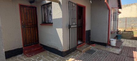 3-BEDROOM FAMILY HOME WITH COTTAGE FOR SALE | BIRCH ACRES EXT 25 1000424045