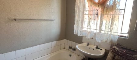 3-BEDROOM FAMILY HOME WITH COTTAGE FOR SALE | BIRCH ACRES EXT 25 1000424047