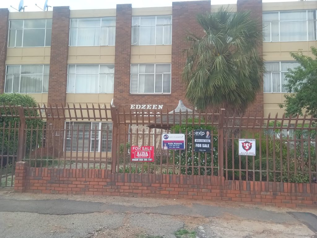 NEAT 2-BEDROOM VILLA FOR SALE | EDZEEN VILLA, KEMPTON PARK | R550,000 1000425191