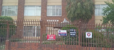NEAT 2-BEDROOM VILLA FOR SALE | EDZEEN VILLA, KEMPTON PARK | R550,000 1000425191