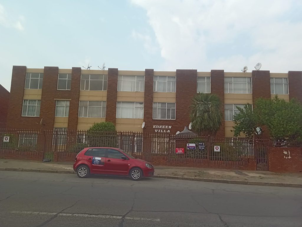 NEAT 2-BEDROOM VILLA FOR SALE | EDZEEN VILLA, KEMPTON PARK | R550,000 1000425195