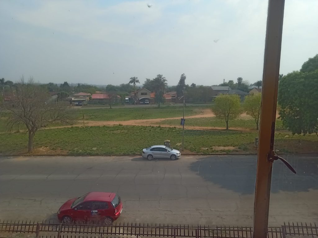 NEAT 2-BEDROOM VILLA FOR SALE | EDZEEN VILLA, KEMPTON PARK | R550,000 1000425209