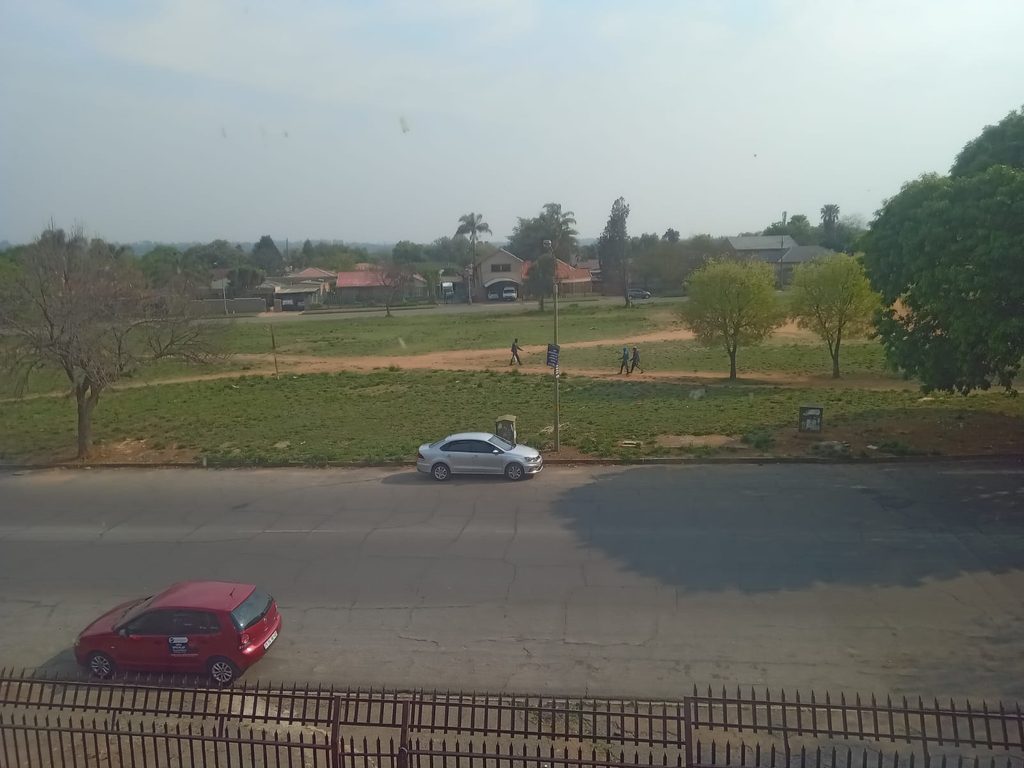 NEAT 2-BEDROOM VILLA FOR SALE | EDZEEN VILLA, KEMPTON PARK | R550,000 1000425211