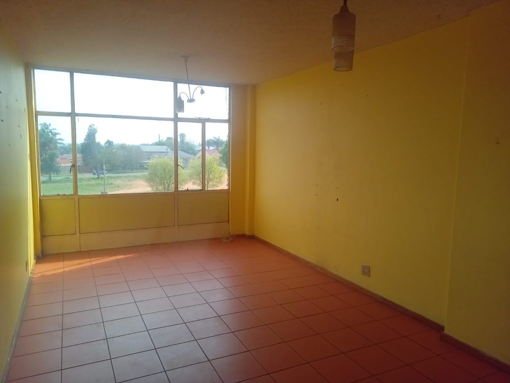 NEAT 2-BEDROOM VILLA FOR SALE | EDZEEN VILLA, KEMPTON PARK | R550,000 1000425219
