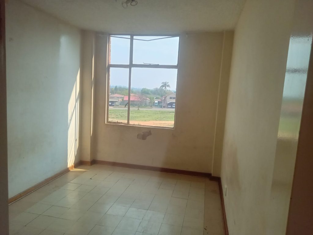 NEAT 2-BEDROOM VILLA FOR SALE | EDZEEN VILLA, KEMPTON PARK | R550,000 1000425228