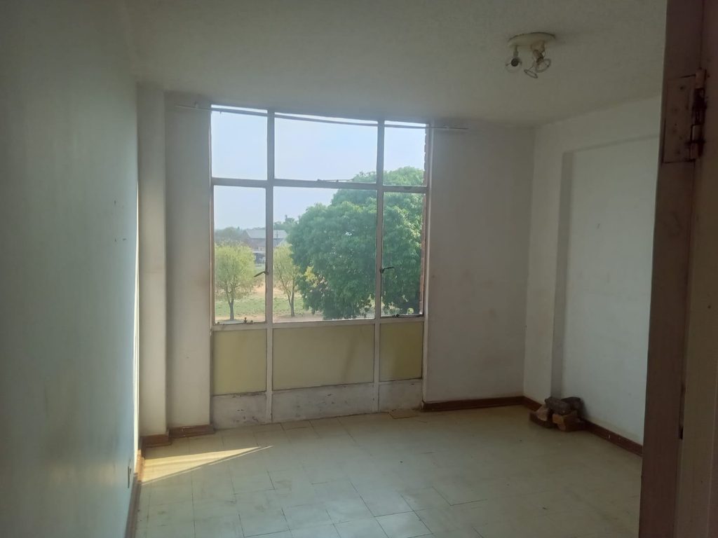 NEAT 2-BEDROOM VILLA FOR SALE | EDZEEN VILLA, KEMPTON PARK | R550,000 1000425233