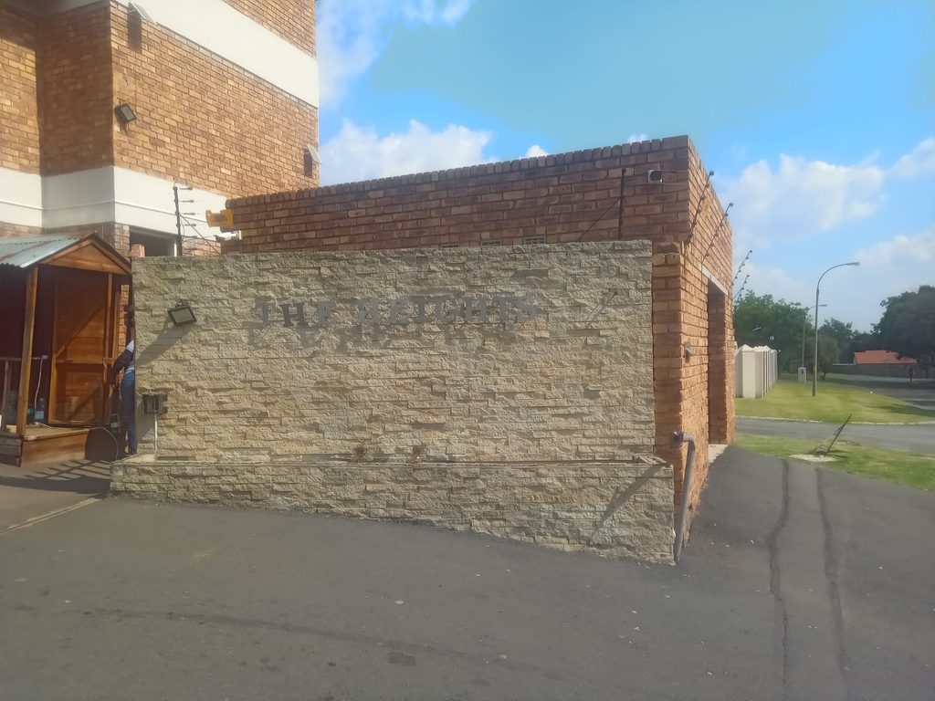 2-BEDROOM APARTMENT FOR SALE IN THE HEIGHTS COMPLEX, CROYDON – asking price R700 000.00 1000430191