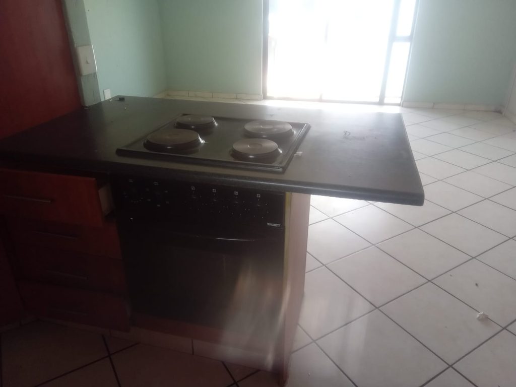 2-BEDROOM APARTMENT FOR SALE IN THE HEIGHTS COMPLEX, CROYDON – asking price R700 000.00 1000430194
