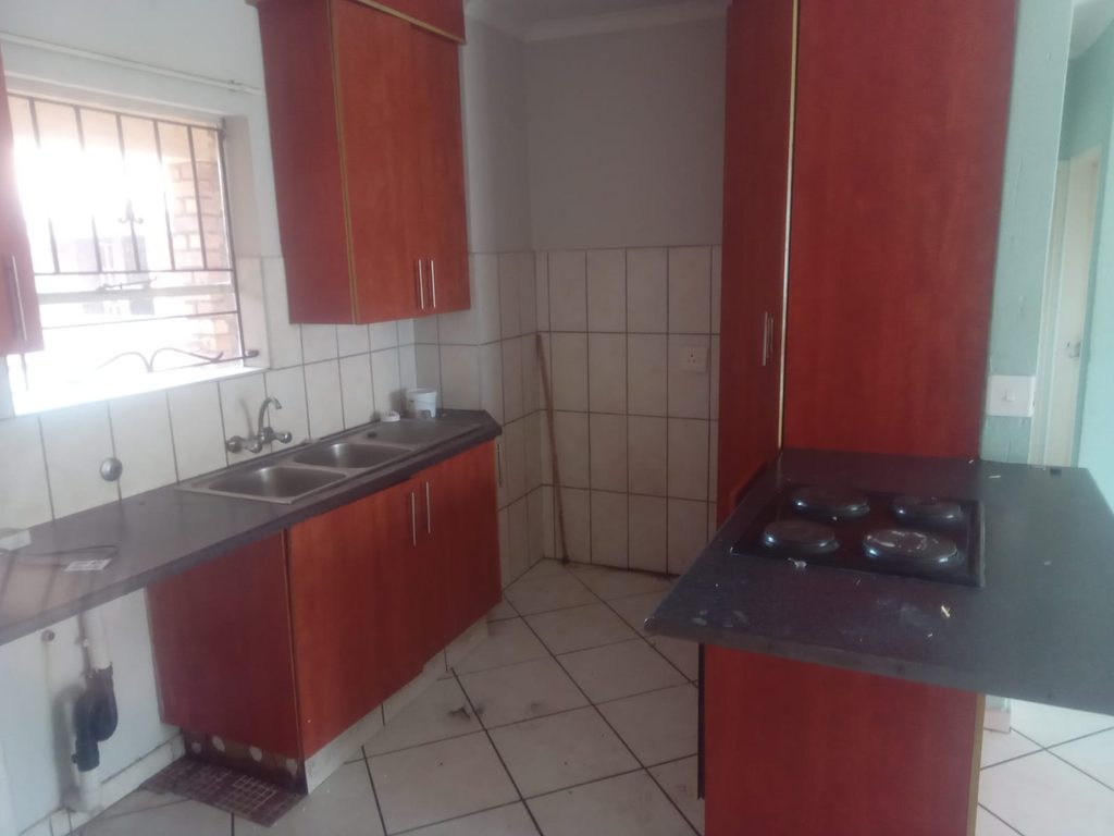2-BEDROOM APARTMENT FOR SALE IN THE HEIGHTS COMPLEX, CROYDON – asking price R700 000.00 1000430201