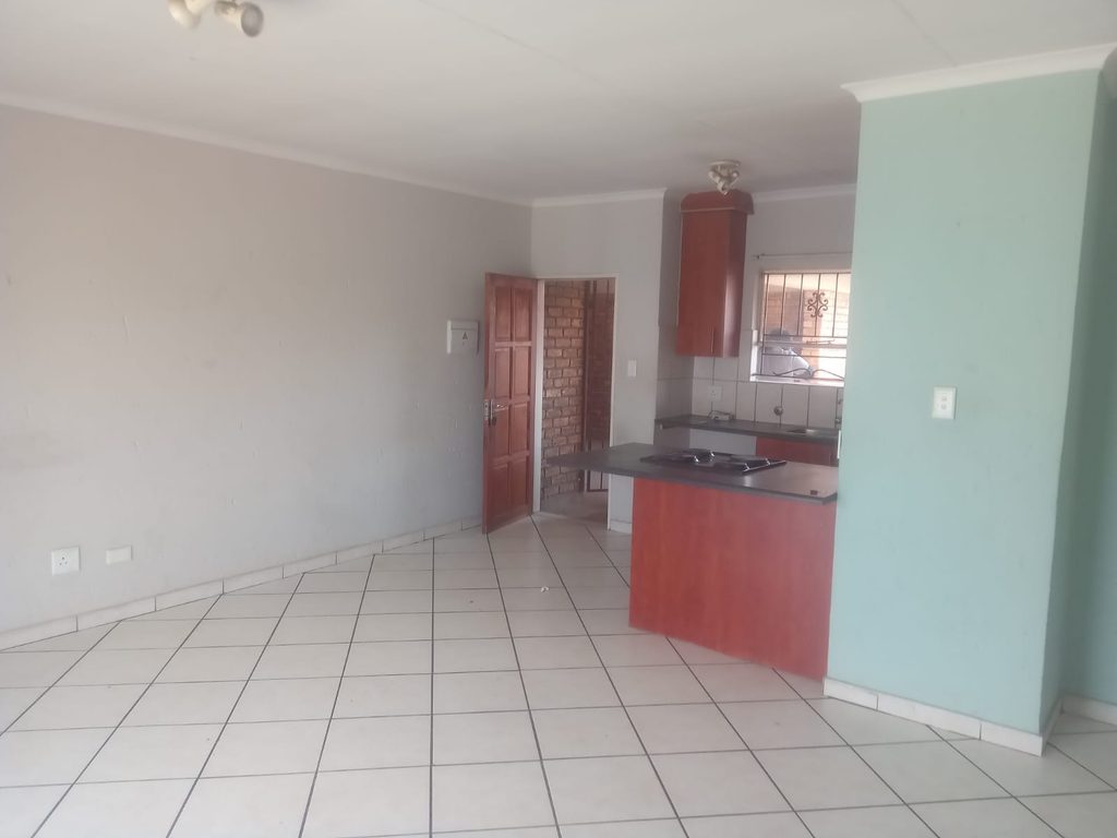 2-BEDROOM APARTMENT FOR SALE IN THE HEIGHTS COMPLEX, CROYDON – asking price R700 000.00 1000430204