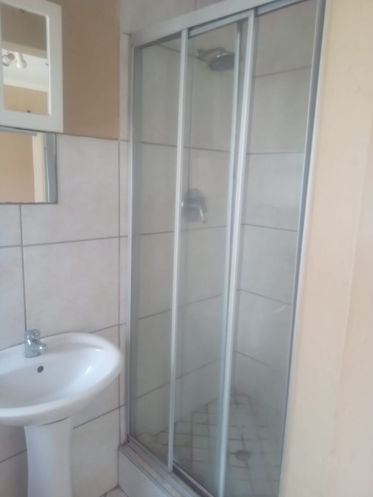 2-BEDROOM APARTMENT FOR SALE IN THE HEIGHTS COMPLEX, CROYDON – asking price R700 000.00 1000430213