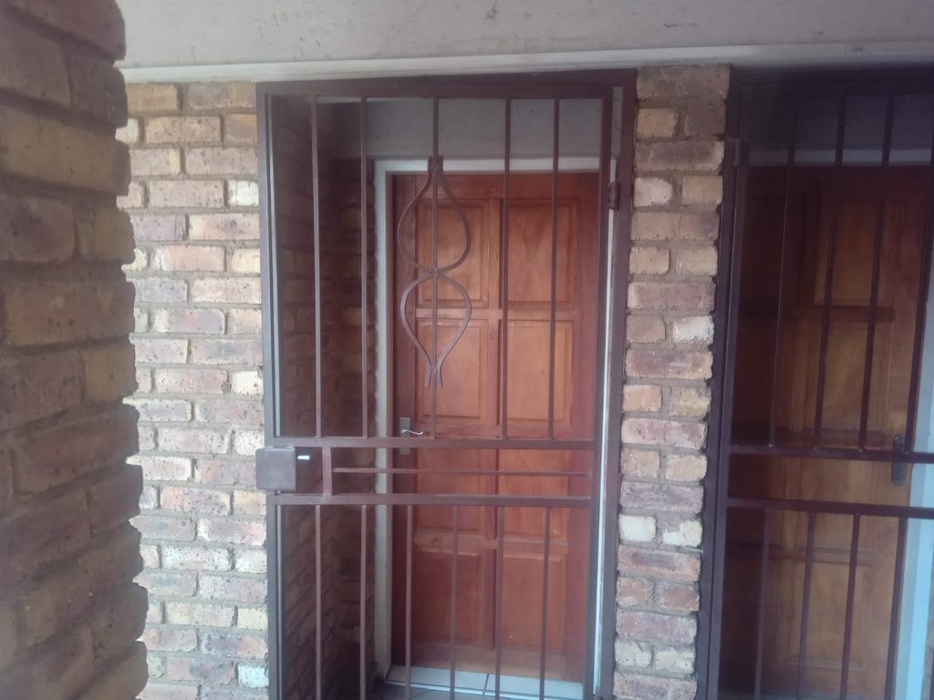2-BEDROOM APARTMENT FOR SALE IN THE HEIGHTS COMPLEX, CROYDON – asking price R700 000.00 1000430216