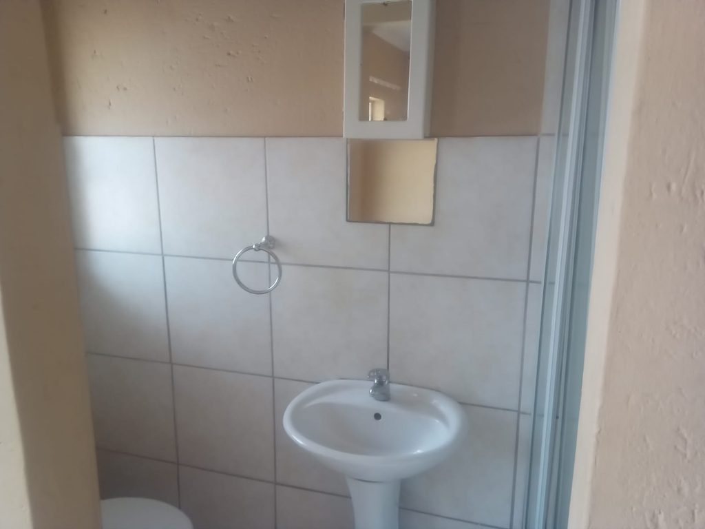 2-BEDROOM APARTMENT FOR SALE IN THE HEIGHTS COMPLEX, CROYDON – asking price R700 000.00 1000430222