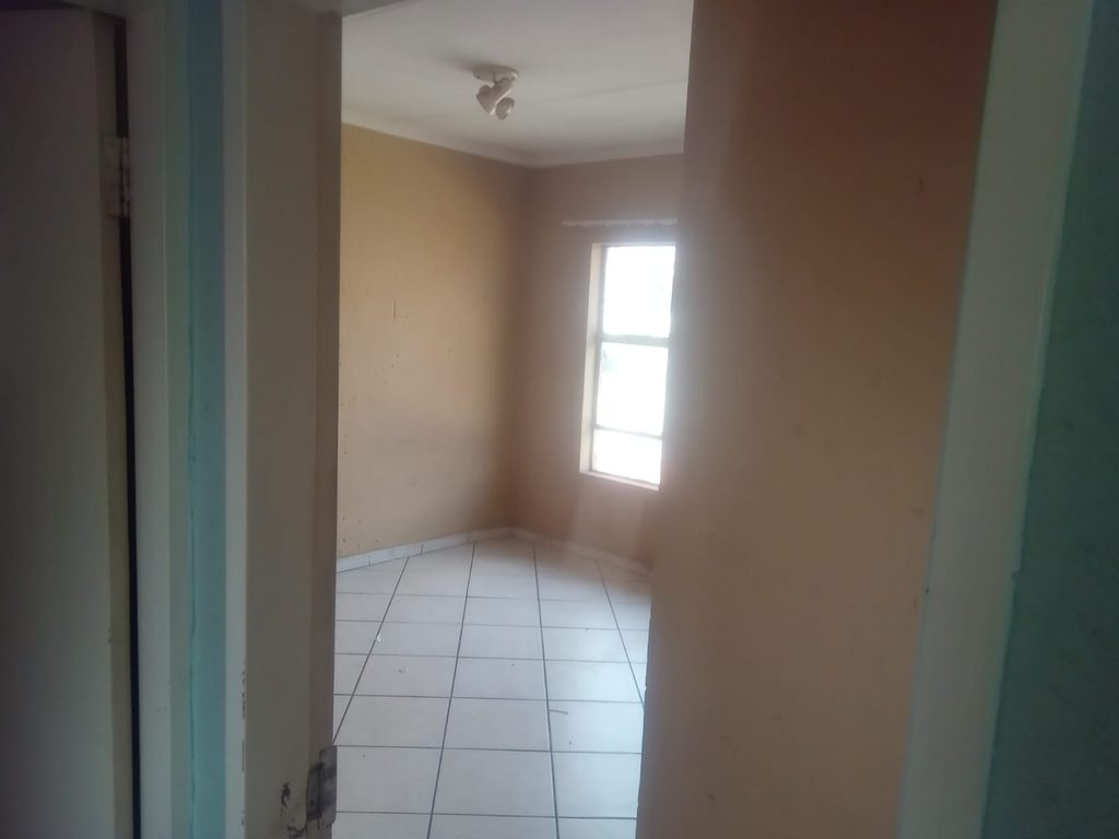 2-BEDROOM APARTMENT FOR SALE IN THE HEIGHTS COMPLEX, CROYDON – asking price R700 000.00 1000430234