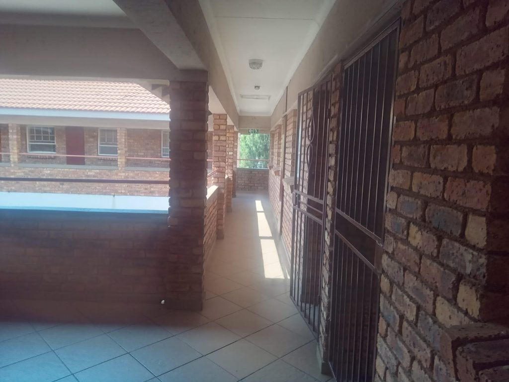 2-BEDROOM APARTMENT FOR SALE IN THE HEIGHTS COMPLEX, CROYDON – asking price R700 000.00 1000430236