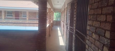2-BEDROOM APARTMENT FOR SALE IN THE HEIGHTS COMPLEX, CROYDON – asking price R700 000.00 1000430236