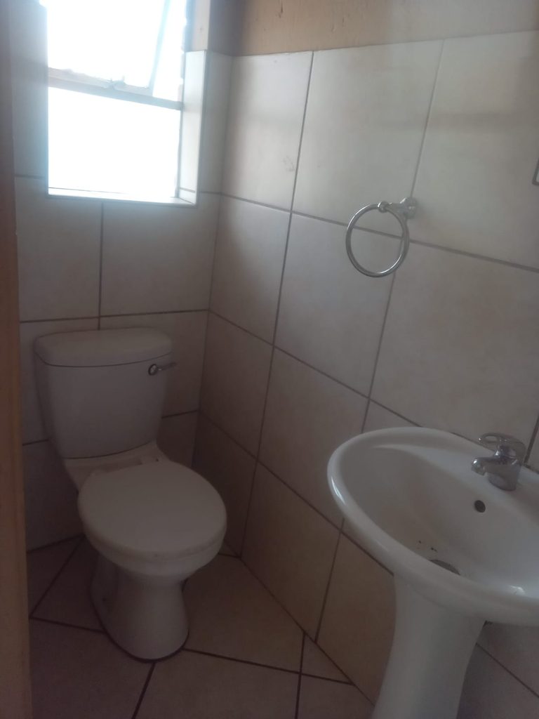 2-BEDROOM APARTMENT FOR SALE IN THE HEIGHTS COMPLEX, CROYDON – asking price R700 000.00 1000430246