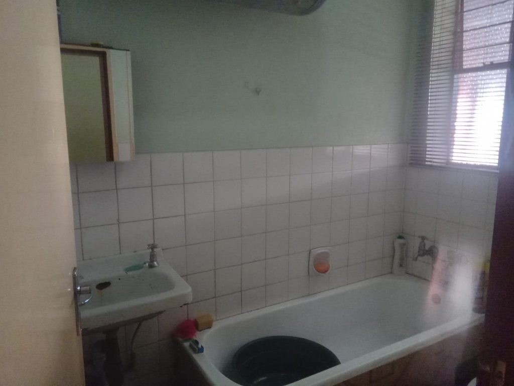 1 FLAT FOR SALE IN EMMARINA, KEMPTON PARK – R300,000 1000431219